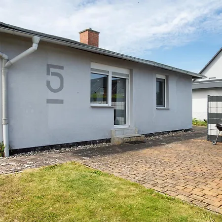 Holiday home Bei Ruegen Sundhagen-Niederhof